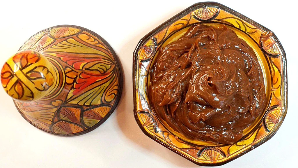savon noir test sur le visage model
